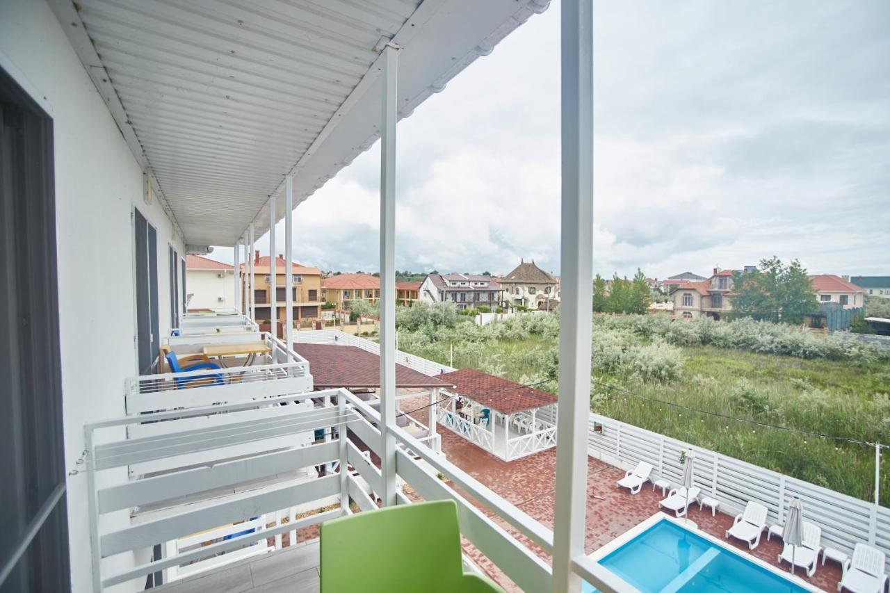 Family Hotel Happy Inn Затока Экстерьер фото