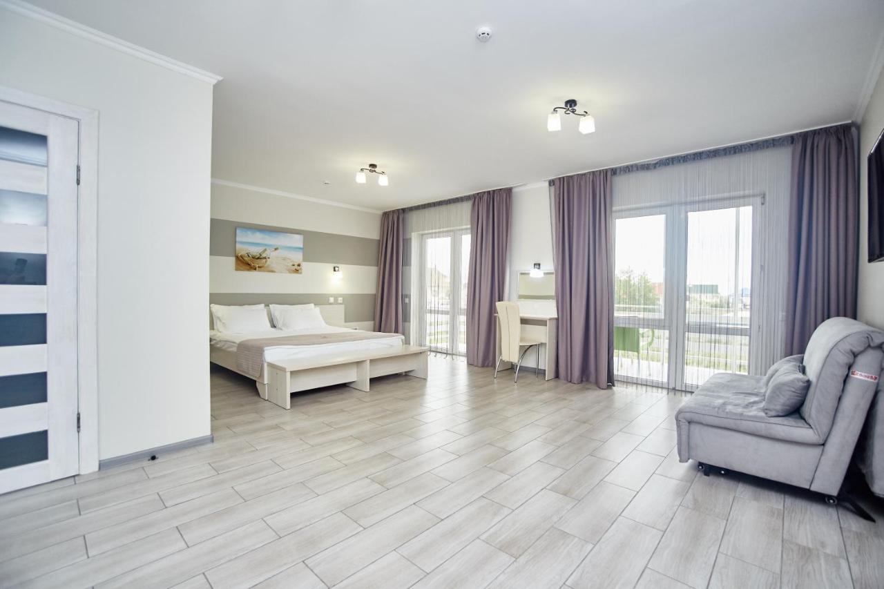 Family Hotel Happy Inn Затока Экстерьер фото
