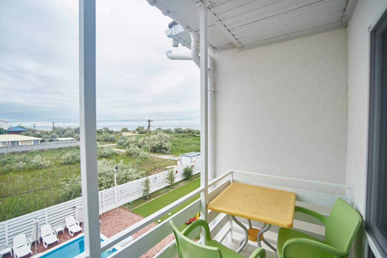 Family Hotel Happy Inn Затока Экстерьер фото