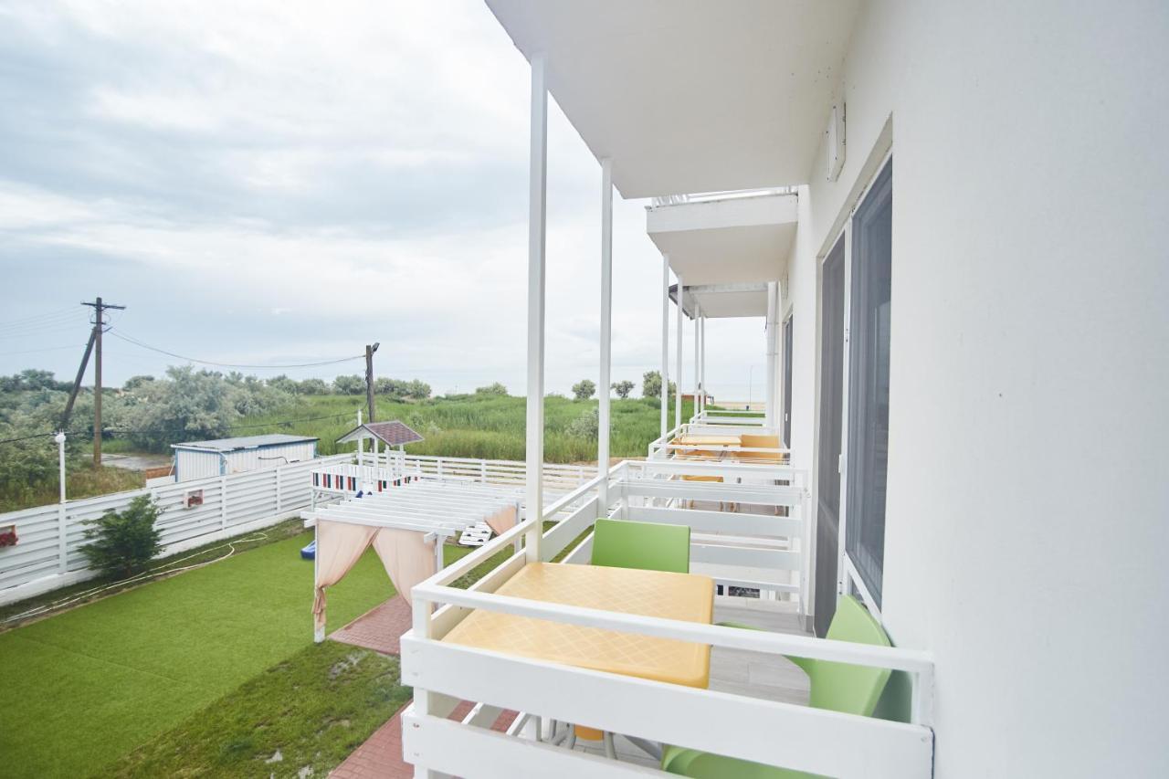 Family Hotel Happy Inn Затока Экстерьер фото