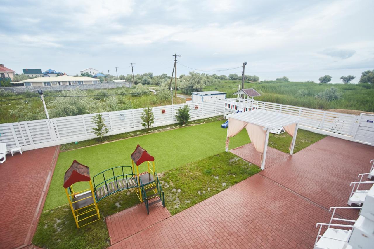 Family Hotel Happy Inn Затока Экстерьер фото
