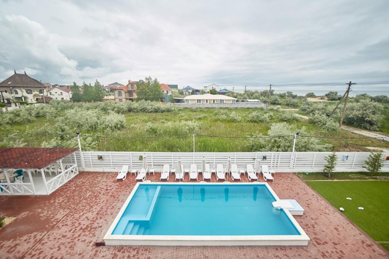 Family Hotel Happy Inn Затока Экстерьер фото