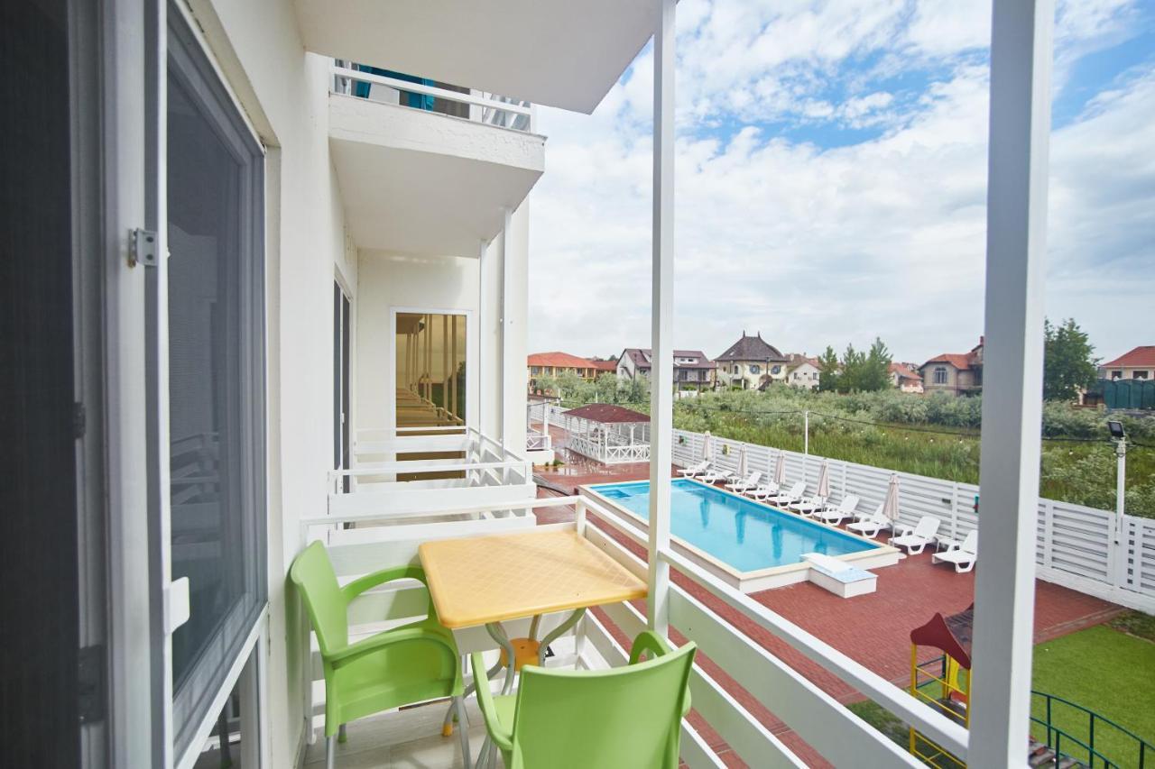 Family Hotel Happy Inn Затока Экстерьер фото