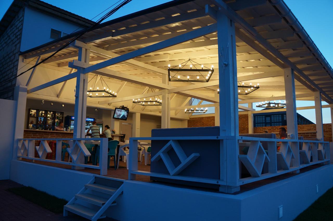 Family Hotel Happy Inn Затока Экстерьер фото