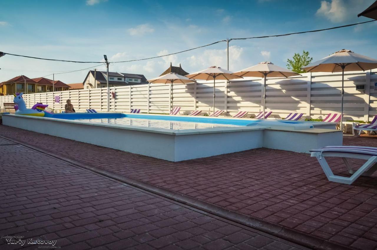 Family Hotel Happy Inn Затока Экстерьер фото
