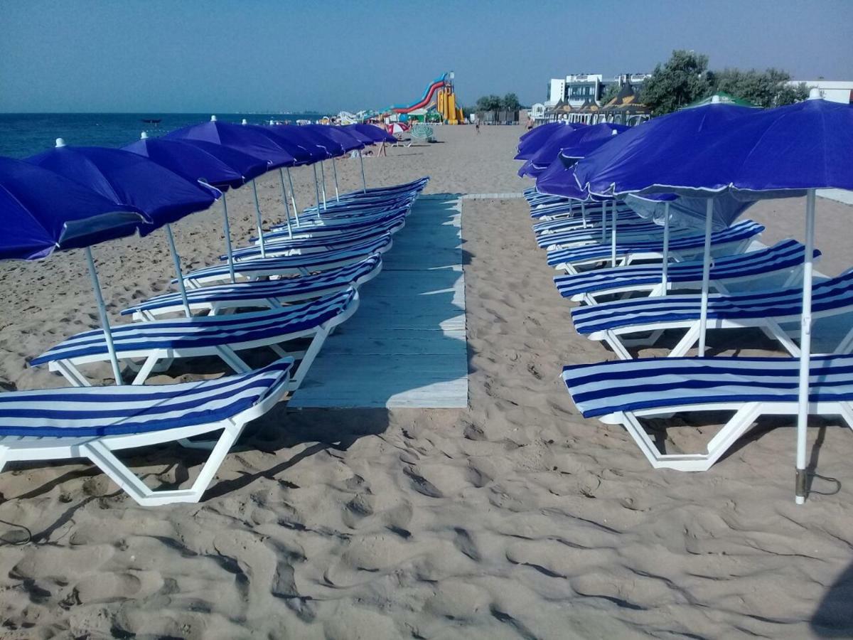 Family Hotel Happy Inn Затока Экстерьер фото